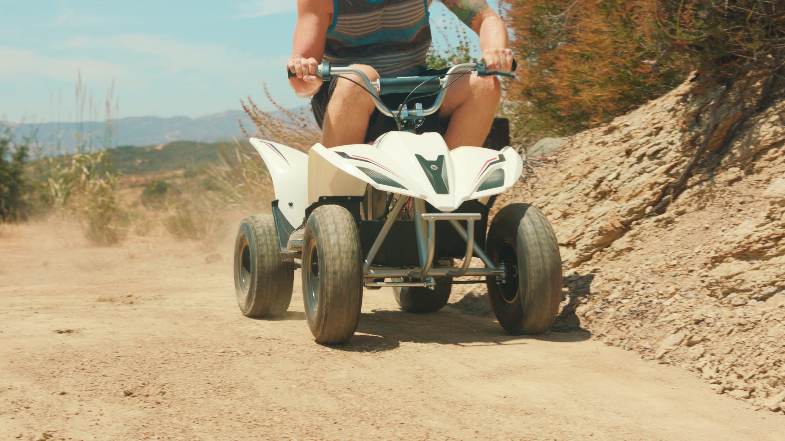 دراجة رباعية Razor Dirt Quad 500 بسرعة 15 كم/س