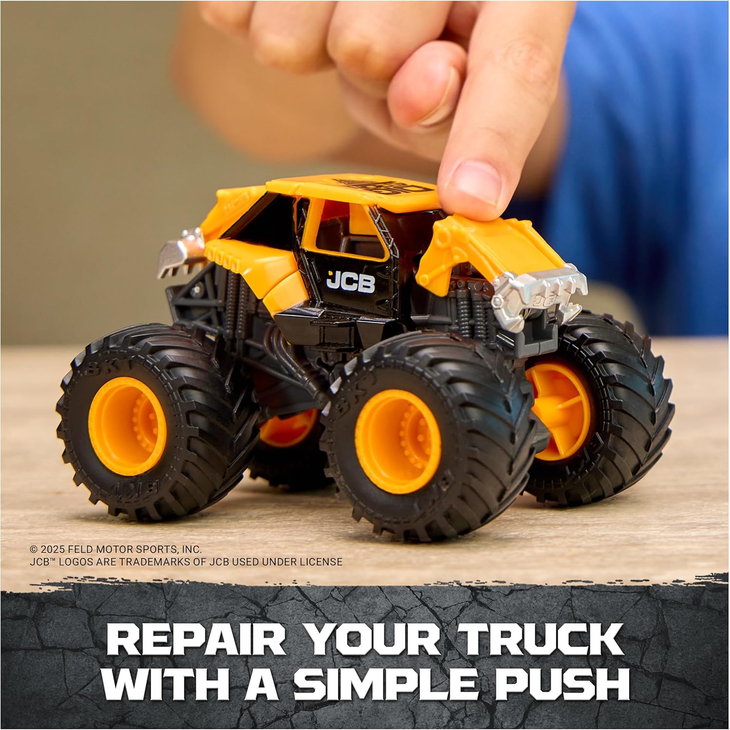 Monster Jam 1:64 Scale Smash and Bash Smashbot Playset